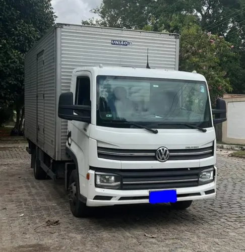 Volkswagen VW 6-170 DRF 4x2 2023 BAÚ com Plataforma elevatória.
