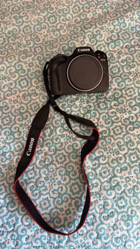 Canon R100 (Só corpo)