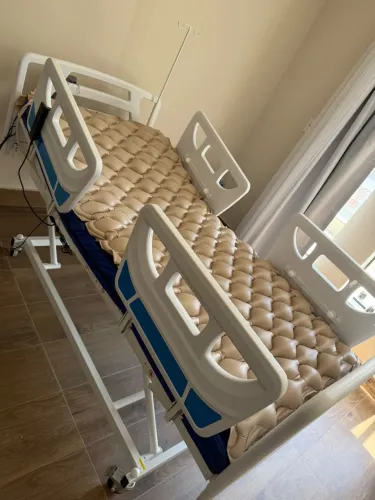 Cama hospitalar elétrica + Regulagem de Altura + 2 Colchões