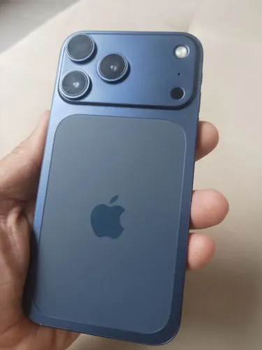 Iphone 11 pro no corpo do 17 pro zerado Aceito trocas 