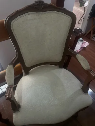 Vendo cadeira Luís XV Original em muito bom estado ! R$ 2.000,00 