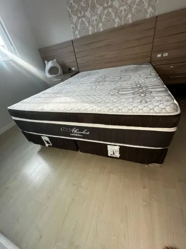 Cama Queen SemiNova