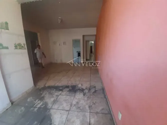 Apartamento - / Residencial / Glória