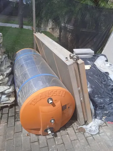 Aquecedor solar ? acompanha 3 placas para instalação 