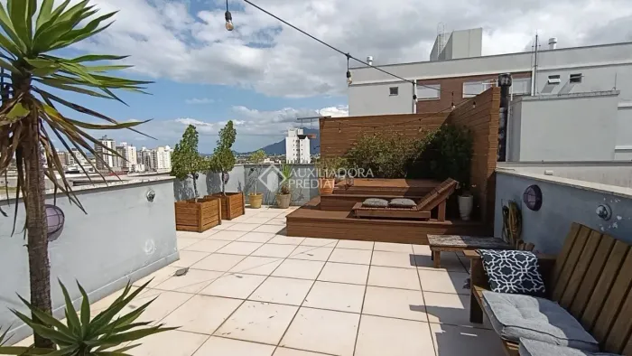 Cobertura mobiliada com jacuzzi no Pagani - Palhoça/SC