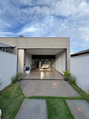 Linda casa! 3 Quartos sendo 1 Suíte - Área Gourmet com Churrasqueira Revestida - Jardim Co