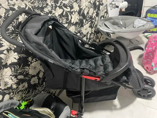 Carrinho com bebe conforto CoscoKids