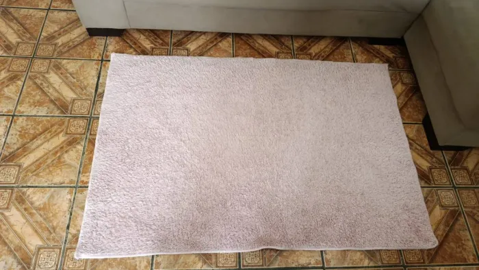 Disponível tapete infantil rosa menina