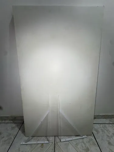 Mesa suspensa de MDF 