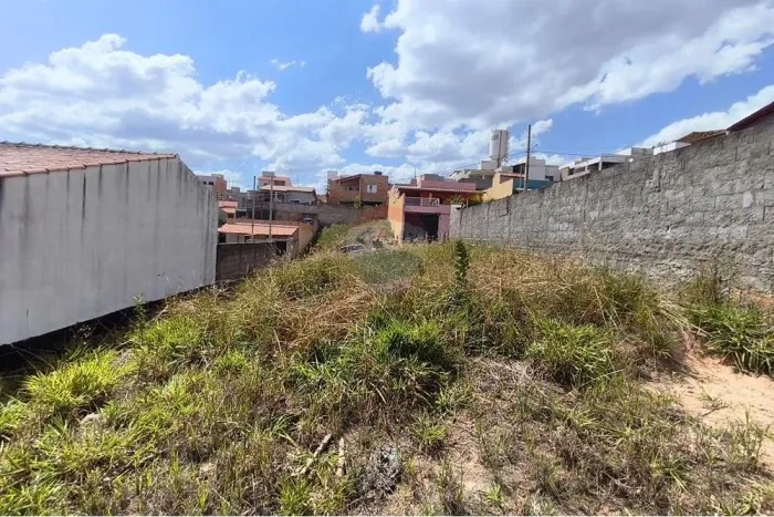 Terreno 200m² em Perdões, vista montanha!