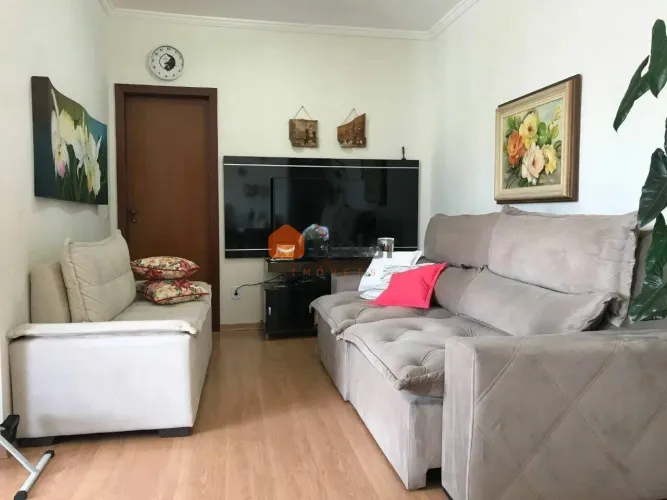 Apartamento á venda de 3 Quartos com Suíte e Varanda e 2 vagas no bairro Sagrada Família e