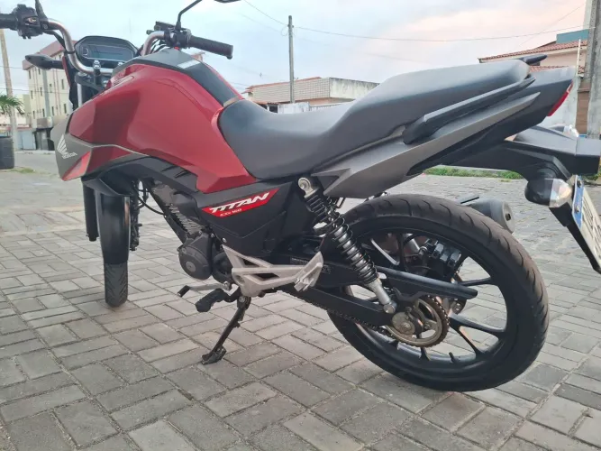 Vendo moto titan 2025