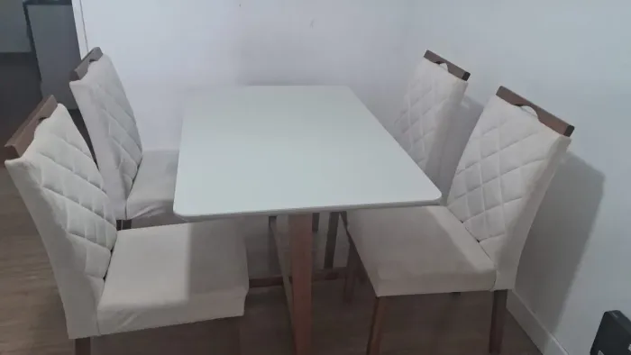 Mesa 4 cadeiras