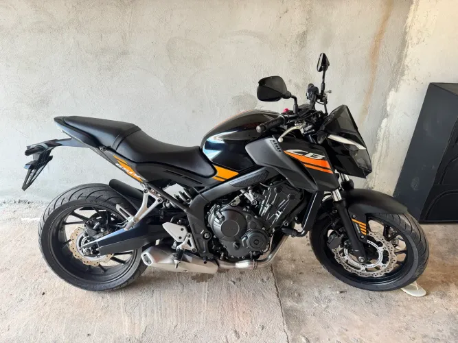 Vende-se moto bem conservada, sem detalhes para exigentes