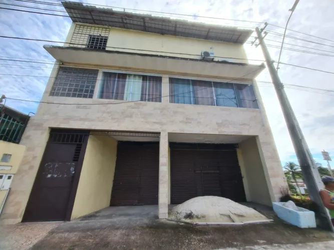 Prédio na Av. Flores - Nova Cidade 