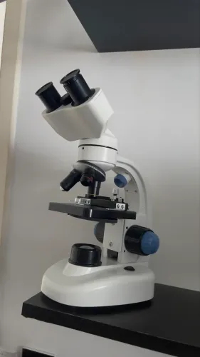 Microscópio Biológico Binocular Novo 40x-1000x + Adaptador Celular - Maleta + Acessórios.