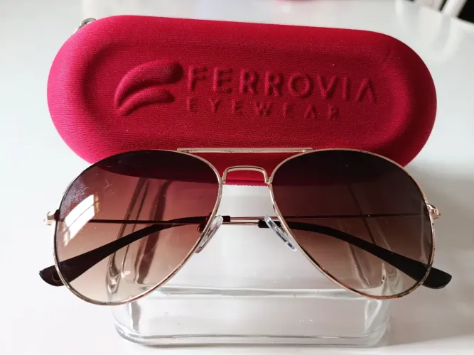 Óculos de Sol Ferrovia Estilo Rayban Unissex Lentes UV UVB Novo Tamanho Médio Exclusivo