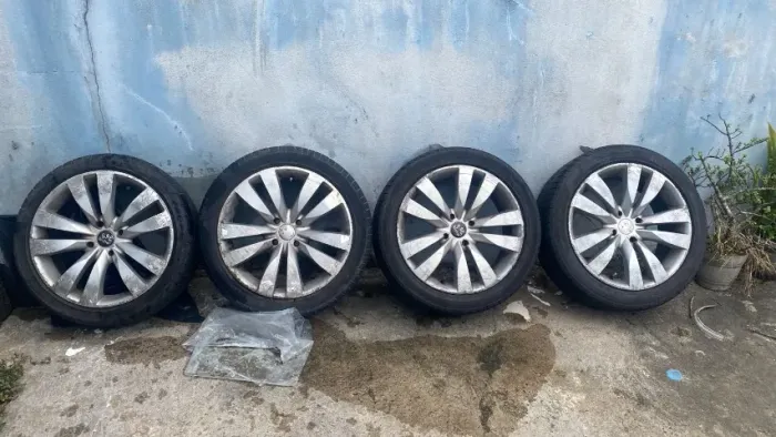 Jogo de rodas aro 17 (usadas anteriormente em um peugeot 206)