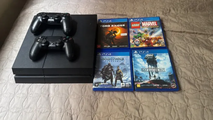 Vendo Ps4 + 2 controles + 4 jogos
