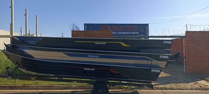 Conjunto. Barco e carreta 
