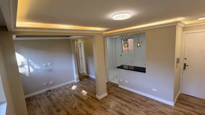 Apartamento para venda possui 51 metros quadrados com 2 quartos em Capão Raso - Curitiba -
