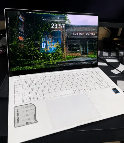 Samsung Galaxy Book Pro I7 1TB SSD 16gb RAM AMOLED