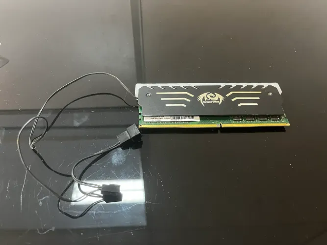 Memória RAM 4 GB com RGB