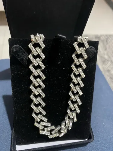 Cordão de aço inox masculino com pedras de zircônia 