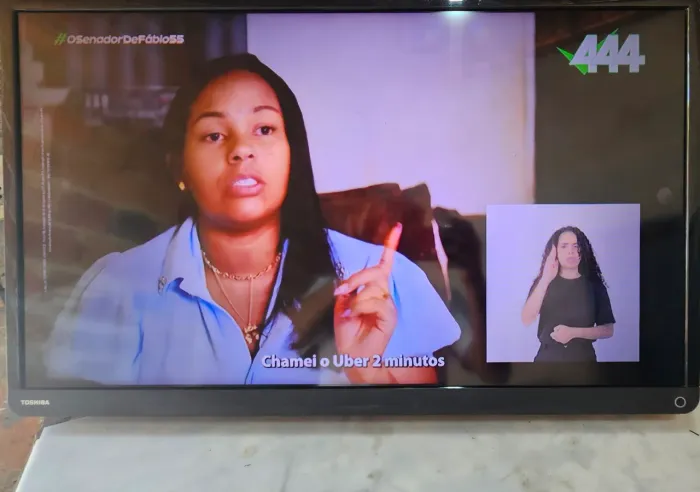 TV de LED Toshiba 32 polegadas funcionando perfeitamente atenção não é Smart
