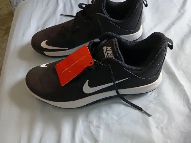 Vende se NIKE ORIGINAL número 44