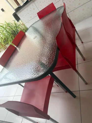 Jogo de mesa em vidro seis cadeiras 