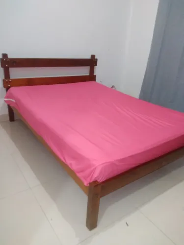 Cama de madeira 