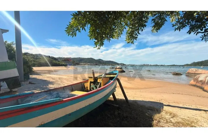 O SEU QUINTAL É O MAR: TERRENO FRENTE MAR NA FAZENDA DA ARMAÇÃO!