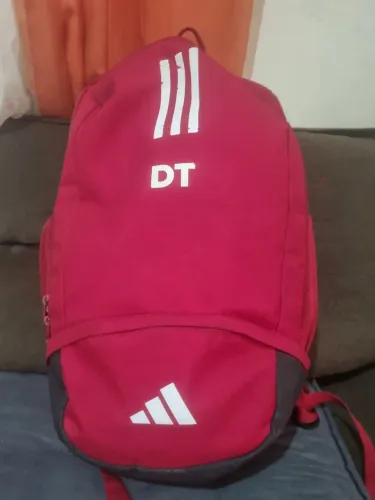Mochila adidas vermelha