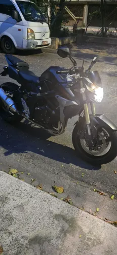 Suzuki GSR 750A 