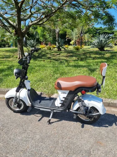 Moto elétrica x12 / só 900km / único dono / parcelo no cartão