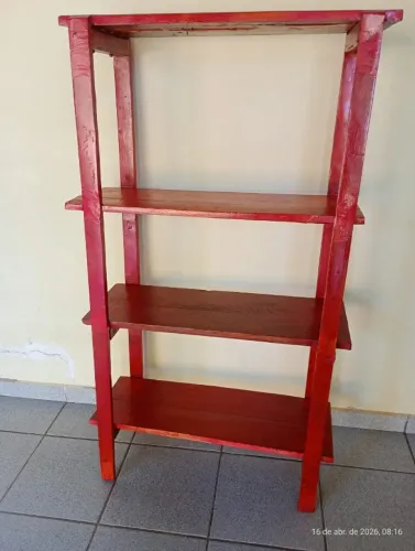 ESTANTE EM MADEIRA