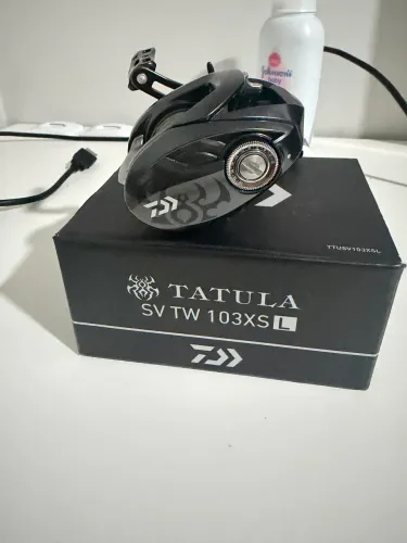 Daiwa Tatula SV TW 103XSL - Esquerda