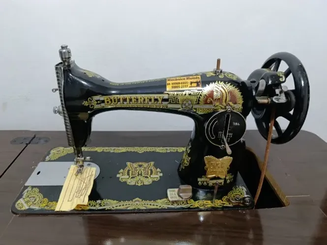 Máquina de Costura Antiga em perfeito estado 