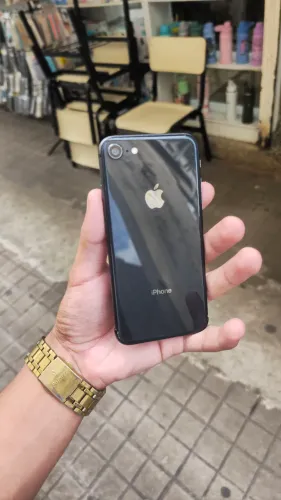 Iphone 8 - 64GB 100%