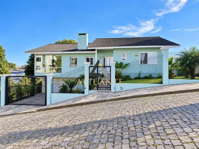 Casa Semimobiliada com Suíte e Pátio no Bela Vista