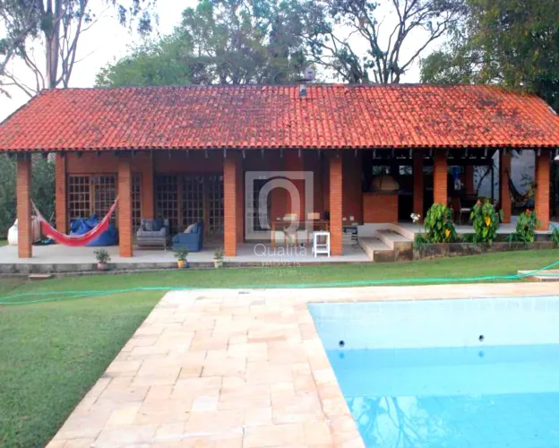 Sítio com 3 casas no Condomínio Farm em Porto Feliz