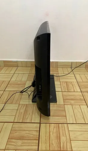 Vende-se uma televisão