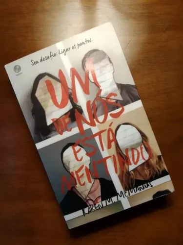 Coleção de livros Um de nós está mentindo