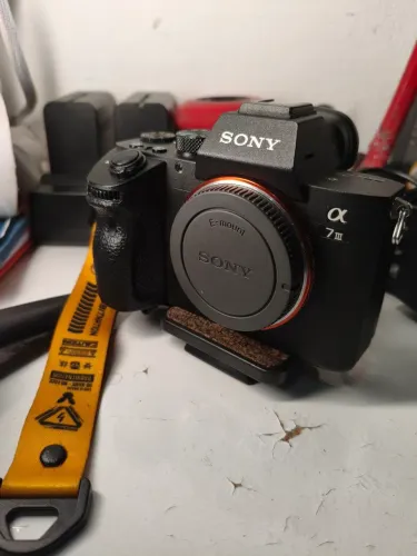 Camera Sony a 7III, lente sony 24 70 f4 zeiss