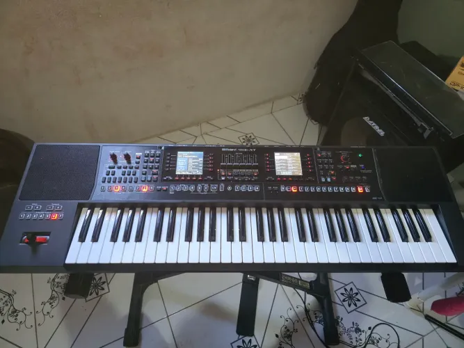 Vendo Teclado E-A7 semi-novo