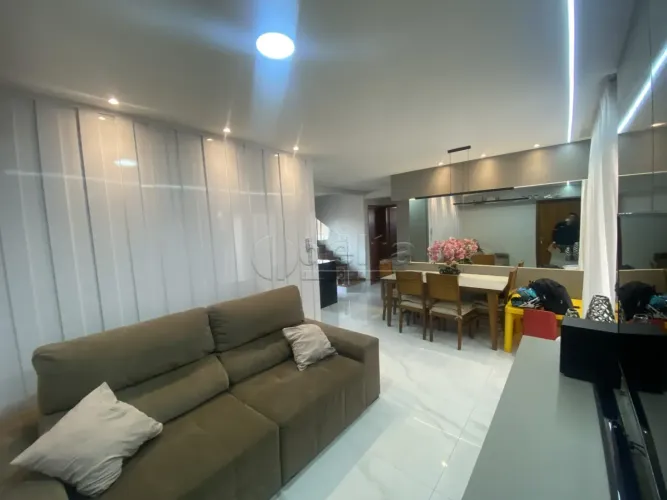 Cobertura disponível para locação e venda no bairro Santa Mônica em Uberlândia-MG
