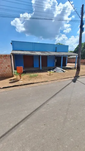 Vende-se esse ponto comercial com moradia nos fundos