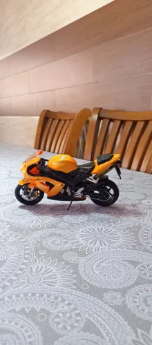 Miniatura de moto Kawasaki Ninja, laranja, NA FOTO ESTÁ ÚMIDA POR QUE EU LIMPEI! 