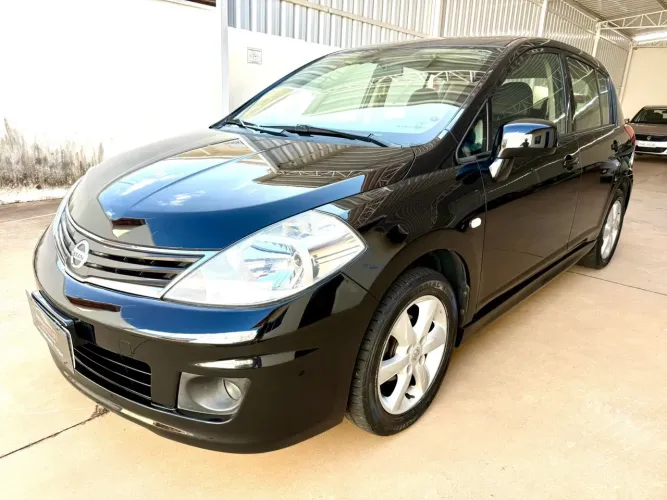 Nissan Tiida SL 1.8/1.8 Flex 16V Mec. 2013
